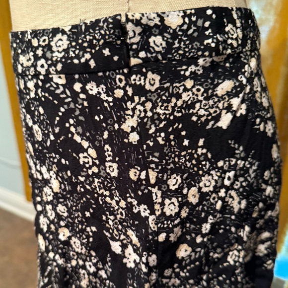 GAP Floral Skater Skirt - Picture 3 of 9